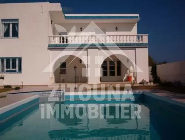 Entre Kélibia et El-Haouaria, mitoyenne du site archéologique punique de Kerkouane.....