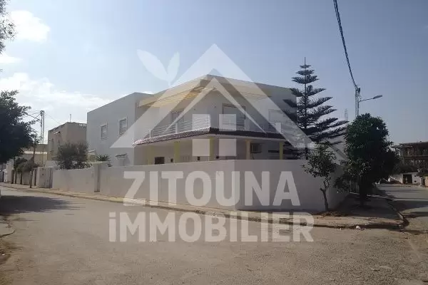 Très beau rez de chaussée de villa