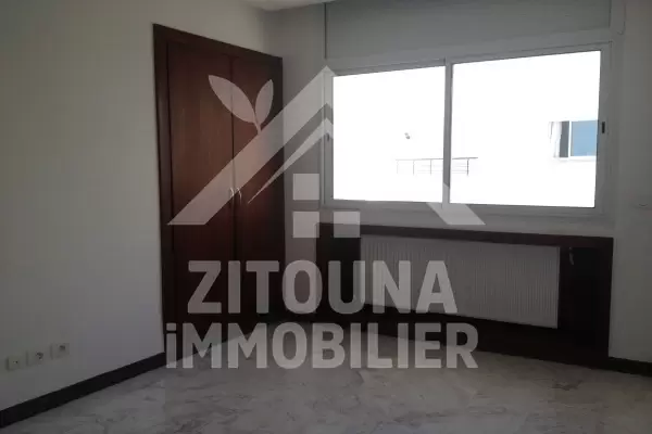 A louer bel appartement à Gammarth sup