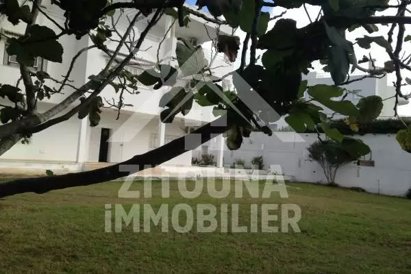 A vendre une belle villa à Gammarth Sup