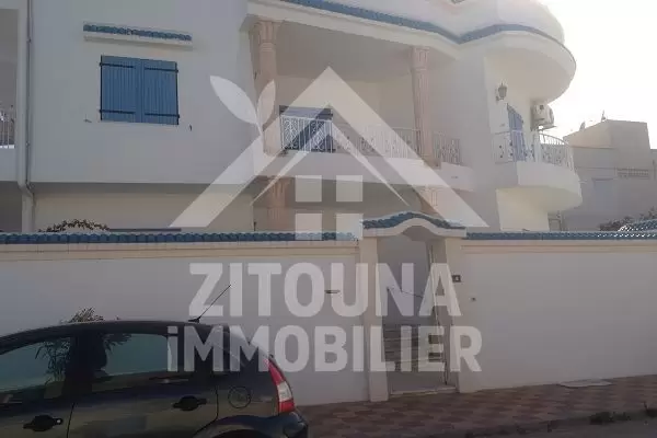 Très beau rez de chaussée de villa