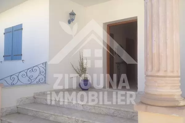 Très beau rez de chaussée de villa