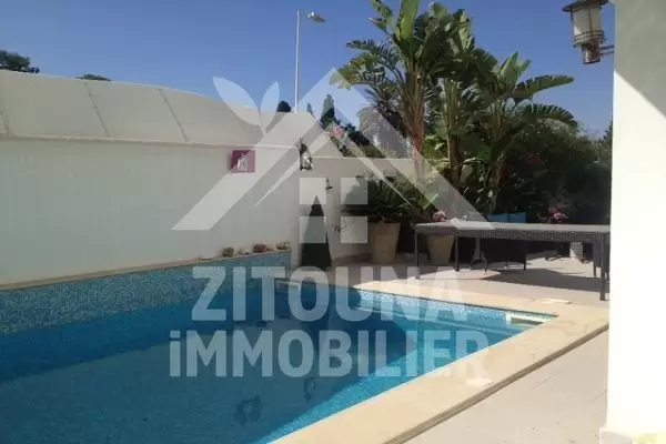 Belle villa à louer semi meublé