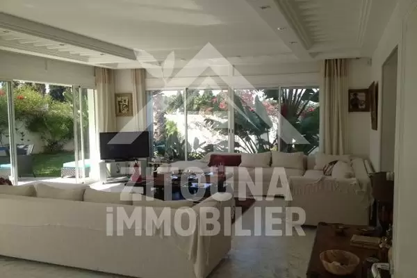 Belle villa à louer semi meublé