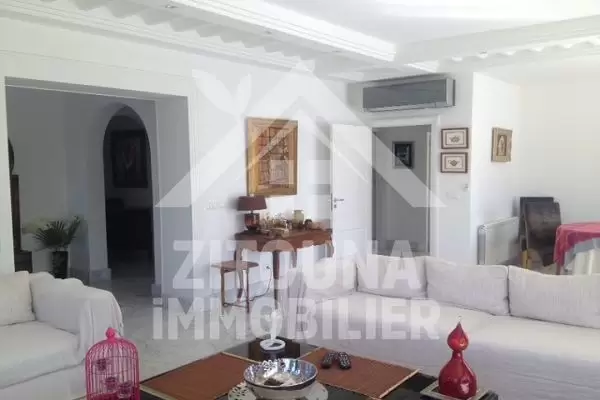 Belle villa à louer semi meublé