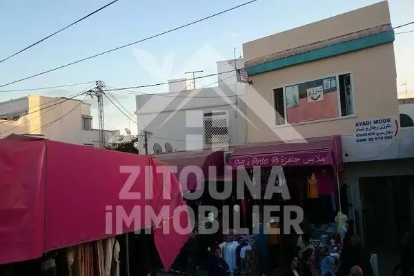 À vendre des locaux commerciaux et une villa au plein centre ville de l'Ariana