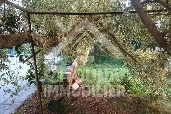 À vendre des locaux commerciaux et une villa au plein centre ville de l'Ariana