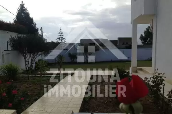 A louer un trés beau triplex à Gammarth supérieur