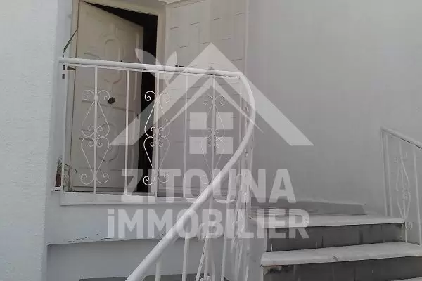 A louer une belle villa à Ennasr