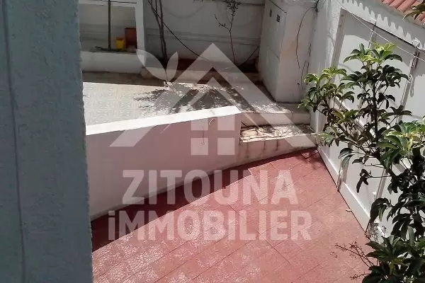 A louer une belle villa à Ennasr