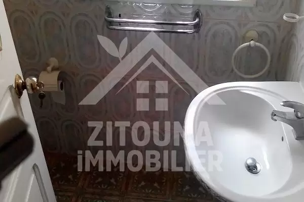 A louer une belle villa à Ennasr