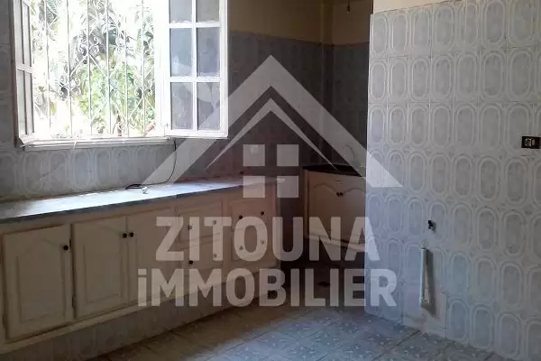 A louer une belle villa à Ennasr