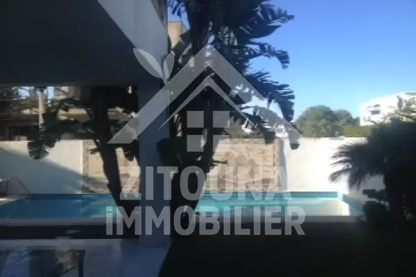 A louer une trés belle villa meulbé à Gammarth