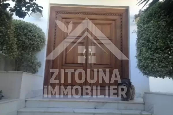 A louer une trés belle villa meulbé à Gammarth