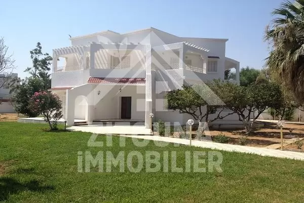 Villa à Louer à La Soukra