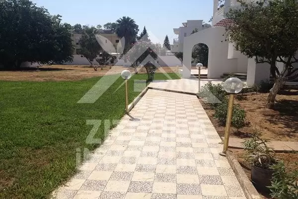 Villa à Louer à La Soukra