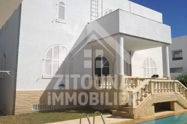 A louer belle villa avec piscine et studio indépendant