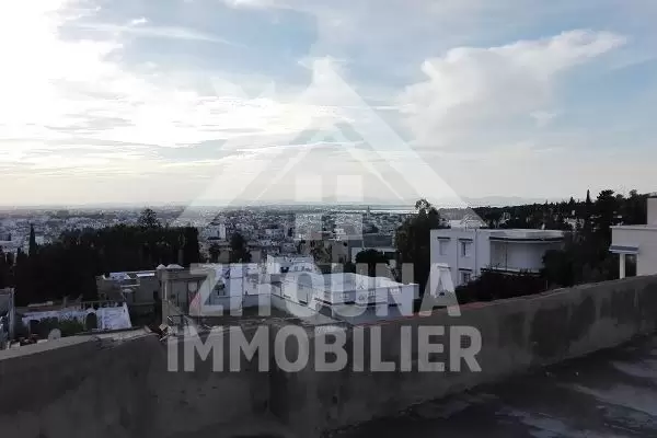 A vendre un immeuble inachevé à La Marsa