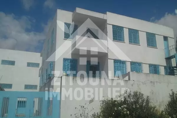Un Entrepôt à vendre dans La zone industrielle ibn khaldoun Tunis
