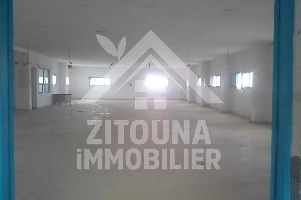 Un Entrepôt à vendre dans La zone industrielle ibn khaldoun Tunis