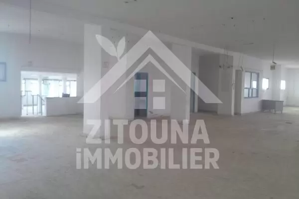 Un Entrepôt à vendre dans La zone industrielle ibn khaldoun Tunis