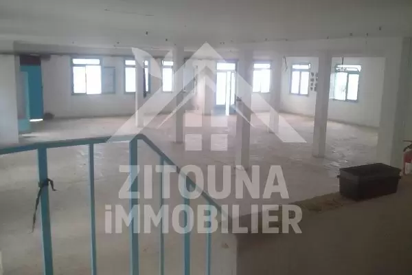 Un Entrepôt à vendre dans La zone industrielle ibn khaldoun Tunis