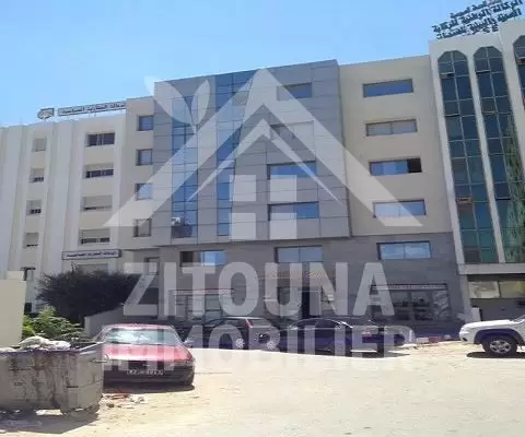 A louer 2 magasins à Monplaisir