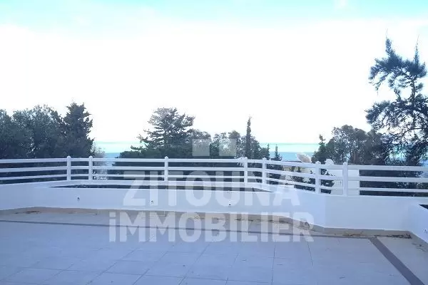 Villa à louer à La Marsa Corniche