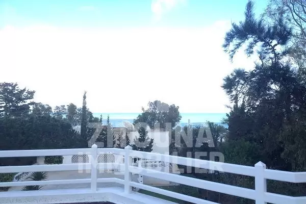 Villa à louer à La Marsa Corniche