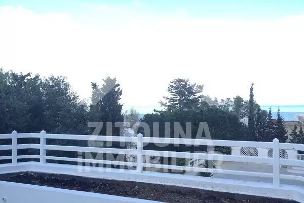 Villa à louer à La Marsa Corniche