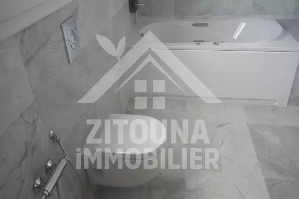 A vendre une villa sur 3 niveaux dans la zone touristique de Gammarth