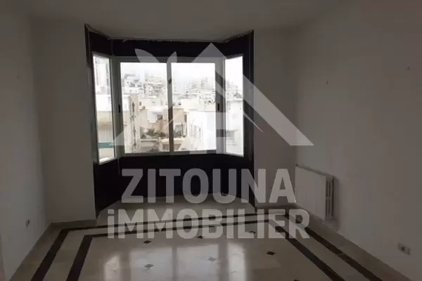 Appartement à vendre à la cité Enaser