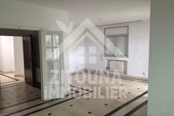 Appartement à vendre à la cité Enaser