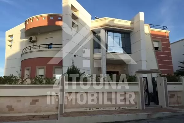 A vendre une demeure à Boumhal