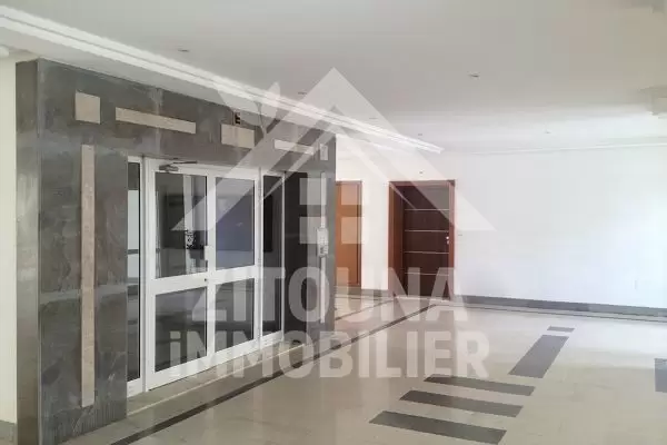 Très bel appartement avec terrasse à La Marsa