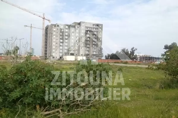 A vendre un terrain aux Jardins de Carthage