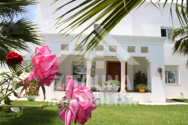 Belle Villa à vendre à la soukra