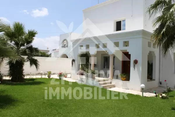 Belle Villa à vendre à la soukra