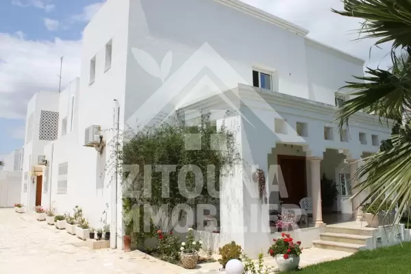 Belle Villa à vendre à la soukra