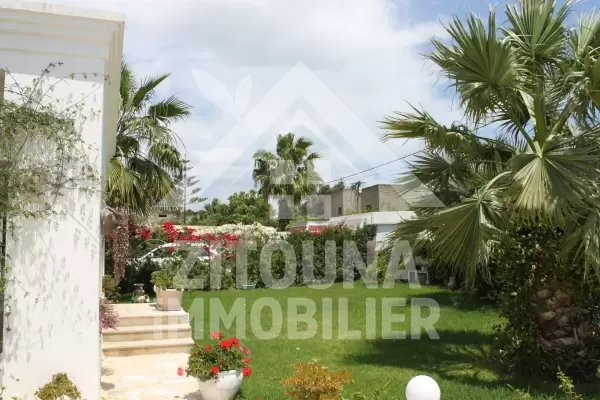 Belle Villa à vendre à la soukra