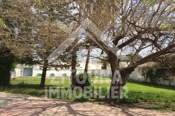 A vendre villa inachevée à La Soukra