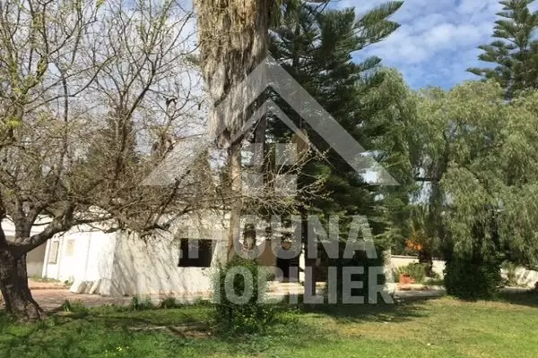 A vendre villa inachevée à La Soukra
