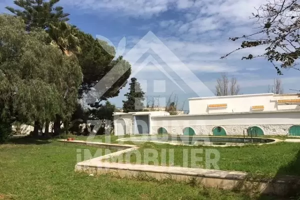 A vendre villa inachevée à La Soukra