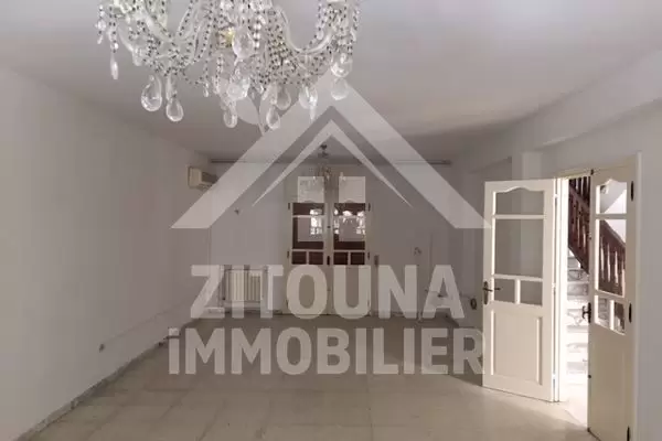 Villa à louer à El Menzeh