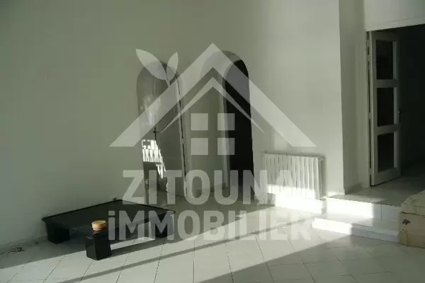 Etage de villa à louer à Kheireddine avec une superbe vue sur mer