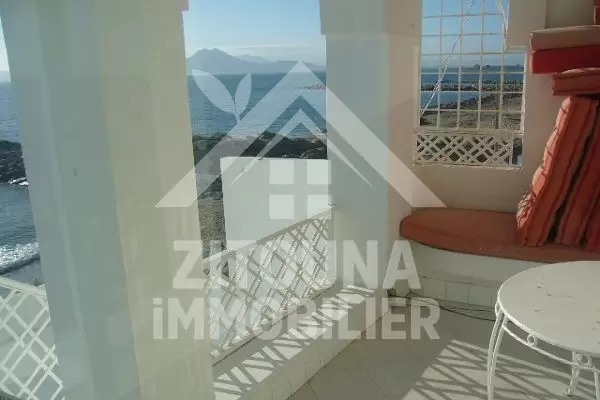 Etage de villa à louer à Kheireddine avec une superbe vue sur mer