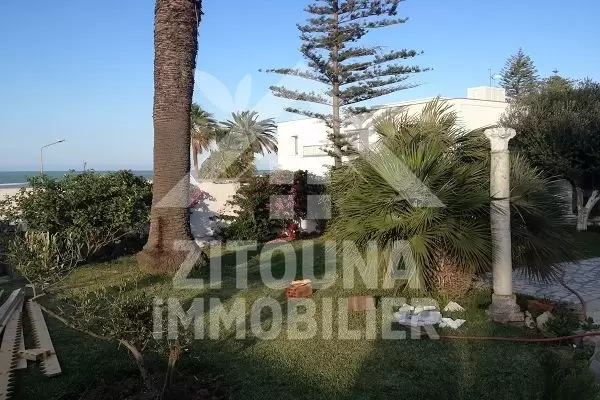 A louer en courte durée une villa à la Marsa