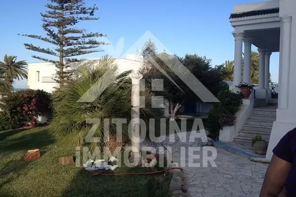 A louer en courte durée une villa à la Marsa