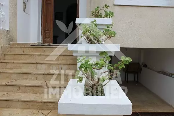 A louer un beau Rez de chaussée de villa