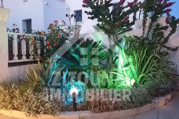 Magnifique étage de villa au Golden Tulip à deux pas de la plage